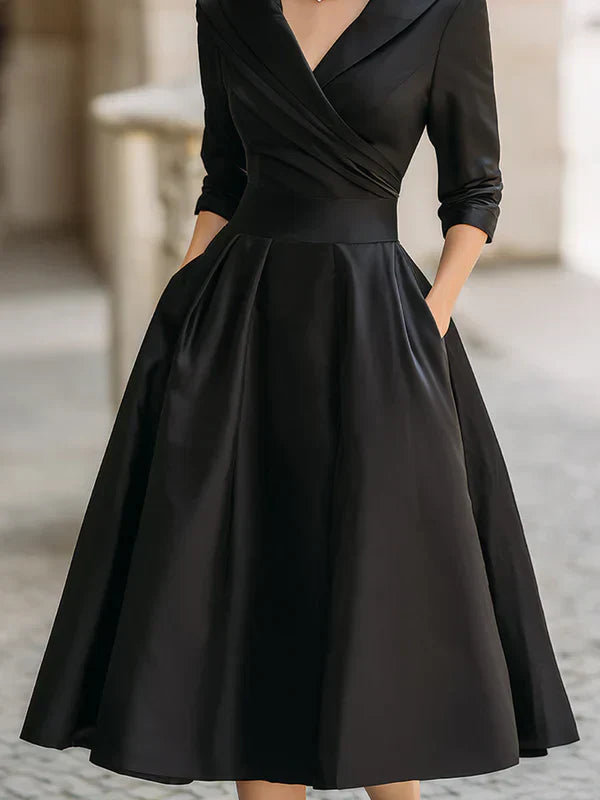 Vestido midi de satén de inspiración vintage con cuello drapeado